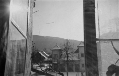 Vorschau: C1 - 76 Schulhausplatz mit Feuerwehrmagazin, vor 1953