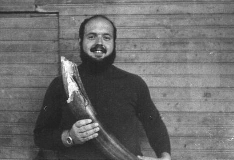 Vorschau: N - 17 A Martin Gschwind mit Mammutzahn
