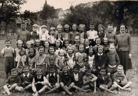Vorschau: K - 215 Schulfoto Hofstetten 1944-45 A