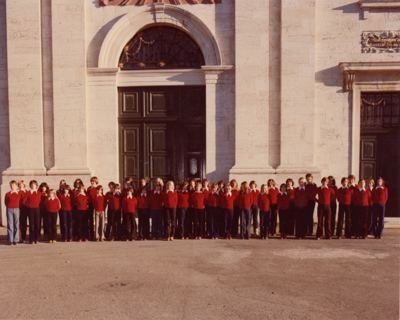 Vorschau: K - 451 Jugendchor vor der Kirche Mariastein