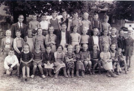 Vorschau: K - 208 Schulfoto Hofstetten 1954 B