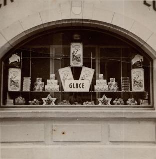 Vorschau: D2 - 26, Schaufenster Bäckerei Flüh