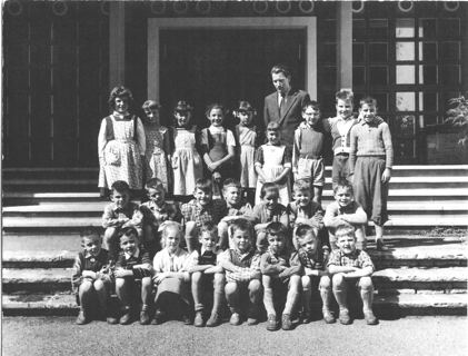 Vorschau: K - 212 Schulfoto 1. - 4. Klasse Flüh 1958