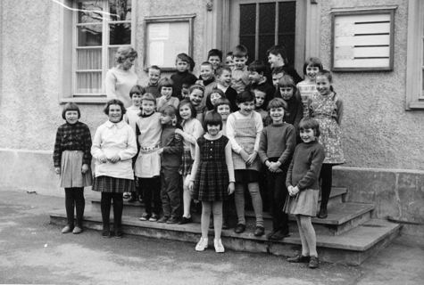 Vorschau: K - 222 Schulfoto Hofstetten 1. Klasse 1965