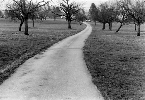 F - 02 Hofstetten, Schräger Weg.JPG