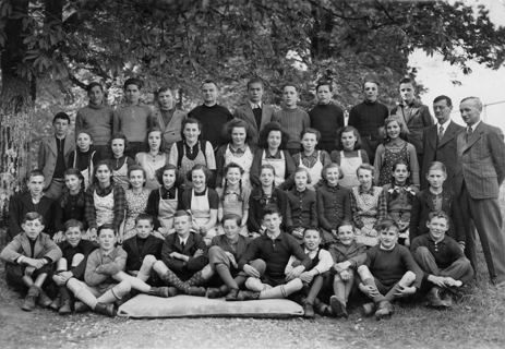 Vorschau: K - 231, Schulfoto Bezriksschule 1944-45