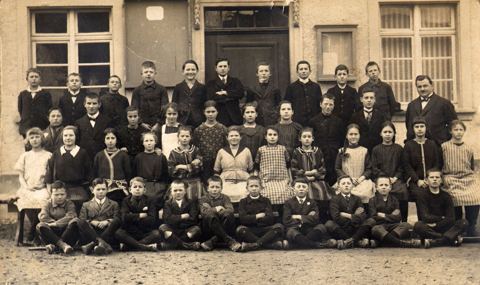 Vorschau: K - 210  Schulfoto 6. Klasse 1924