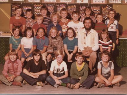Vorschau: K - 219 Schulfoto Hofstetten, 3.-4. Klasse 1978-79