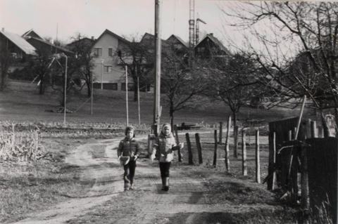 Vorschau: C5 - 10  Büneweg 1980 mit Kindern