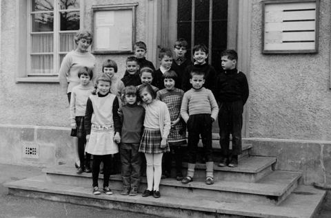 Vorschau: K - 235, Schulfoto Hofstetten, 1.-2. Klasse