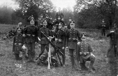 KW - 02, 1. Weltkrieg mit Lehrer O. Schenker.JPG